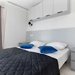 公寓 Cosy With Parking & Balcony By Renters