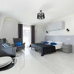 Cosy With Parking & Balcony By Renters