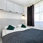 公寓 Cosy With Parking & Balcony By Renters