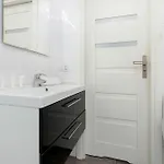 Cosy With Parking & Balcony By Renters 索波特