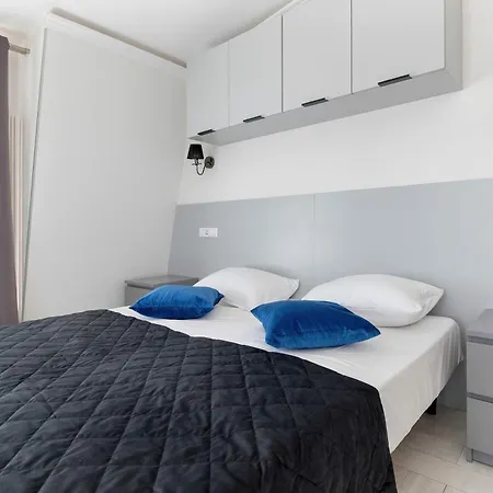 Apartman Cosy With Parking & Balcony By Renters