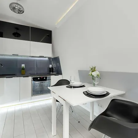 Cosy With Parking & Balcony By Renters Apartman *
