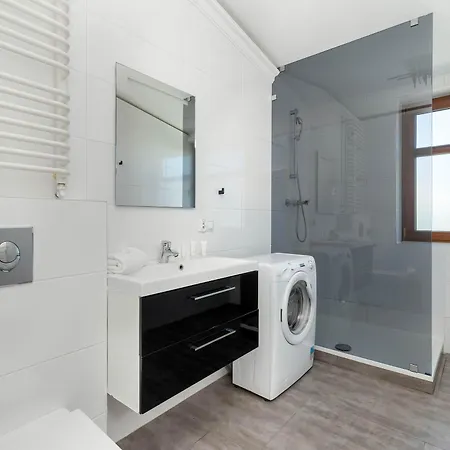 Cosy With Parking & Balcony By Renters Apartman