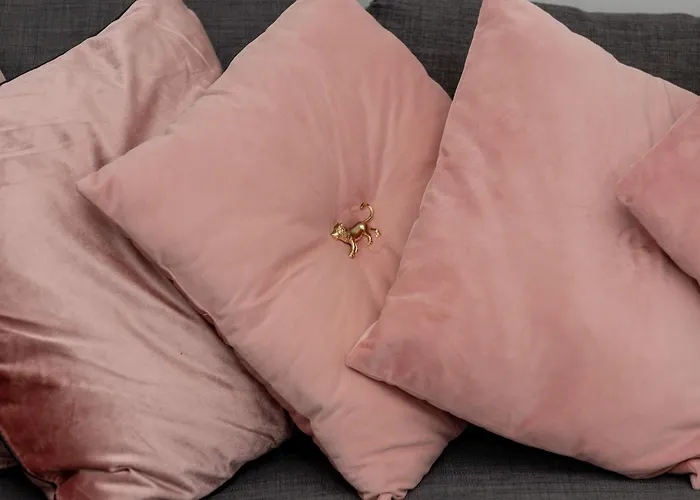 Cosy With Parking & Balcony By Renters Daire