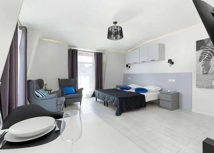 Cosy With Parking & Balcony By Renters