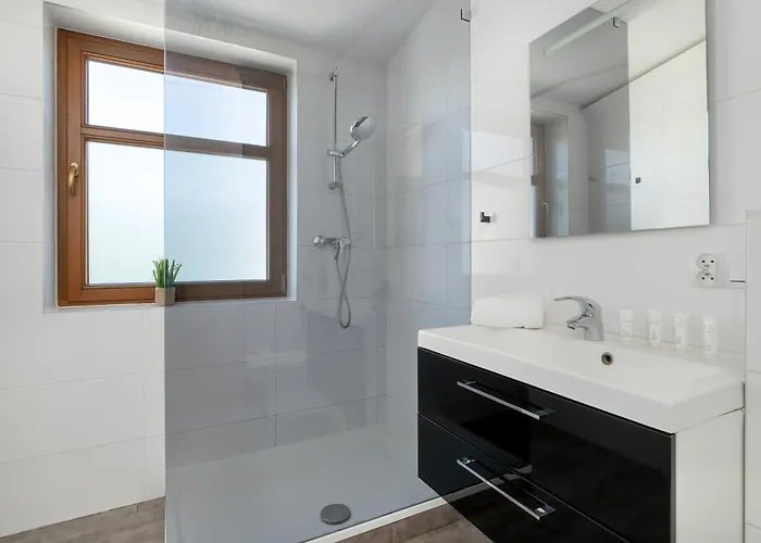 Daire Cosy With Parking & Balcony By Renters Sopot